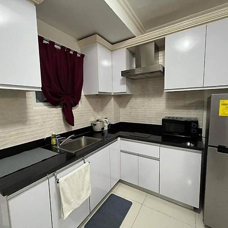 Kandi Big 1 Bedroom King Bed, Free Housekeeping, Wi-Fi Angeles Kültér fotó
