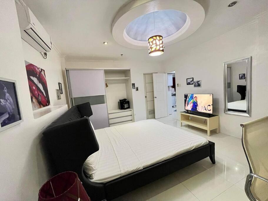 Kandi Big 1 Bedroom King Bed, Free Housekeeping, Wi-Fi Angeles Kültér fotó